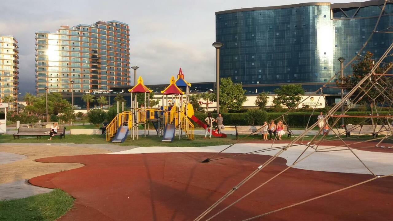 Бежевые Апартаменты Batumi Kültér fotó